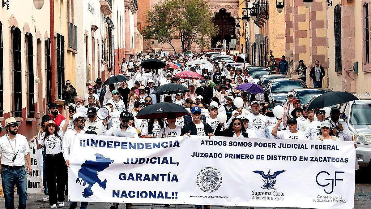 Marcha de trabajadores del Poder Judicial en Zacatecas